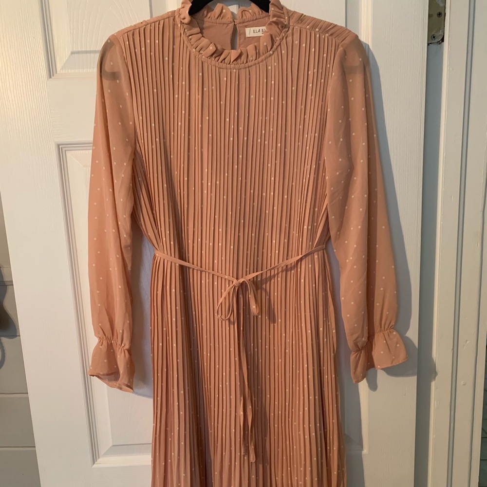 Midi length pleated tie waist dress